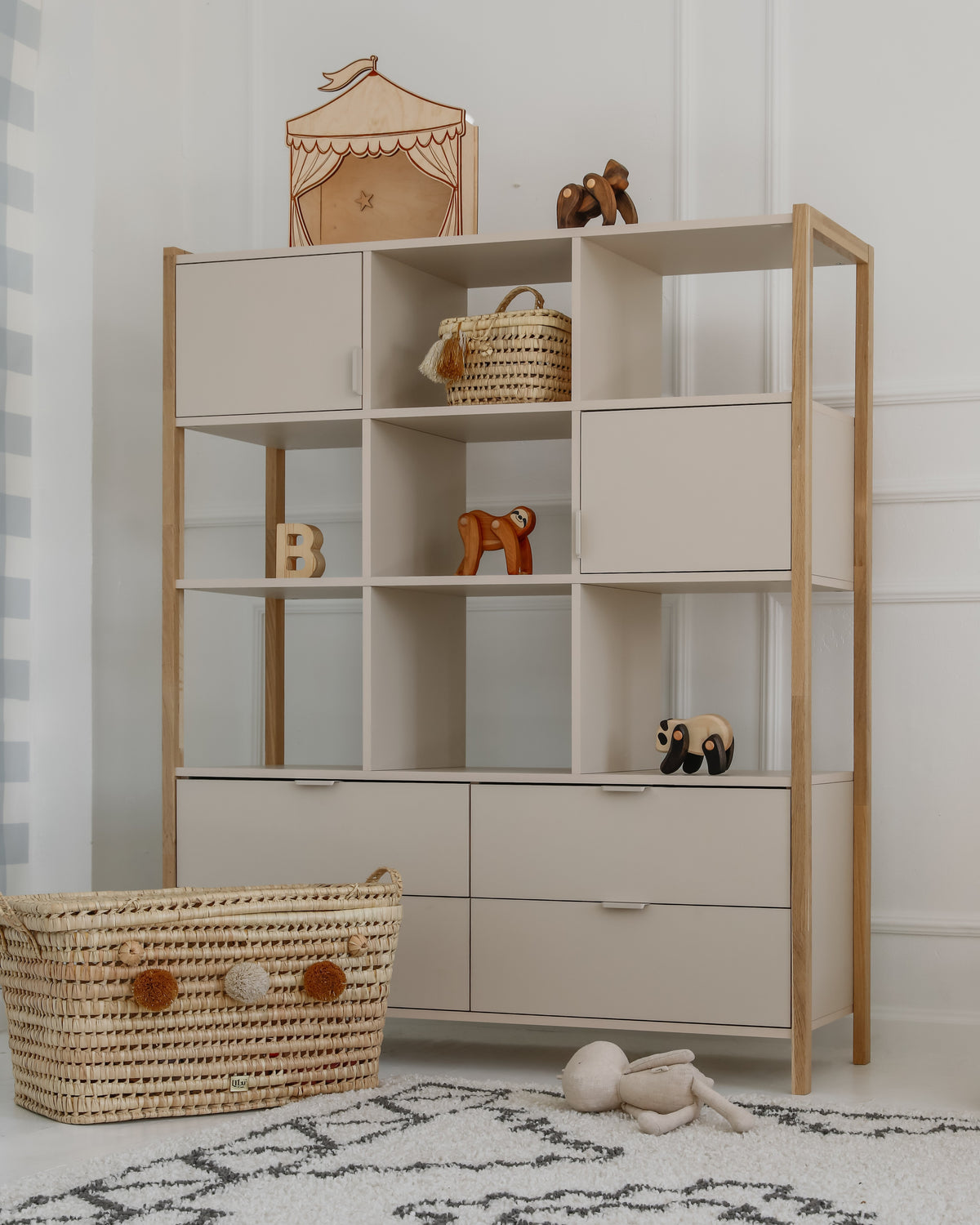 Regal Versa Wide – ein modernes Regal für Kinder- und Jugendzimmer