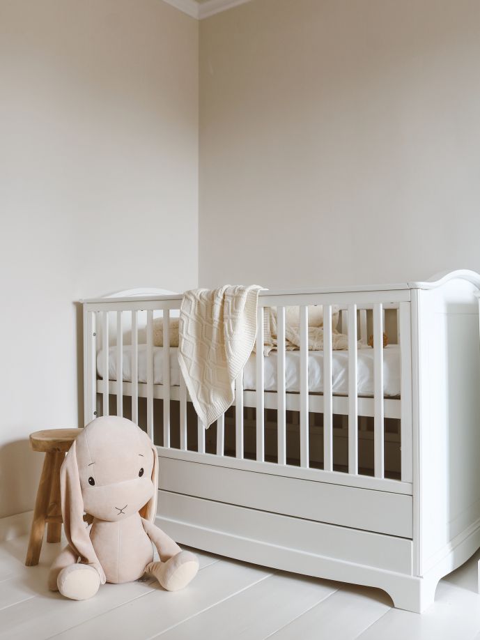 Royal timeless white łóżeczko 70x140 z szufladą