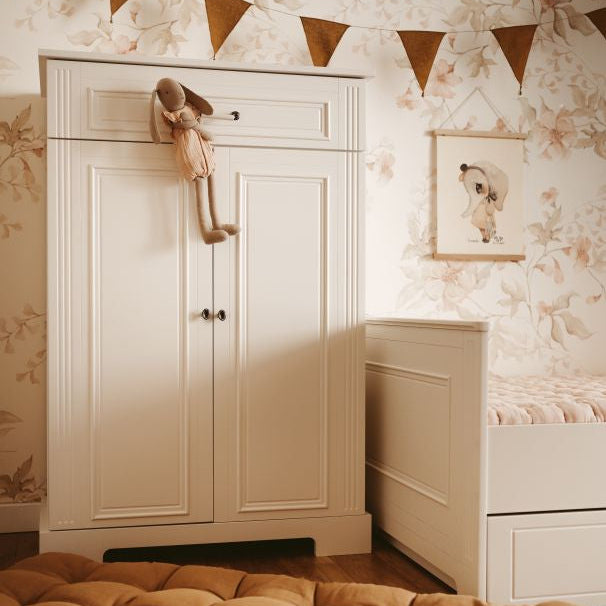 Ines elegant white wysoka komoda 2-drzwiowa