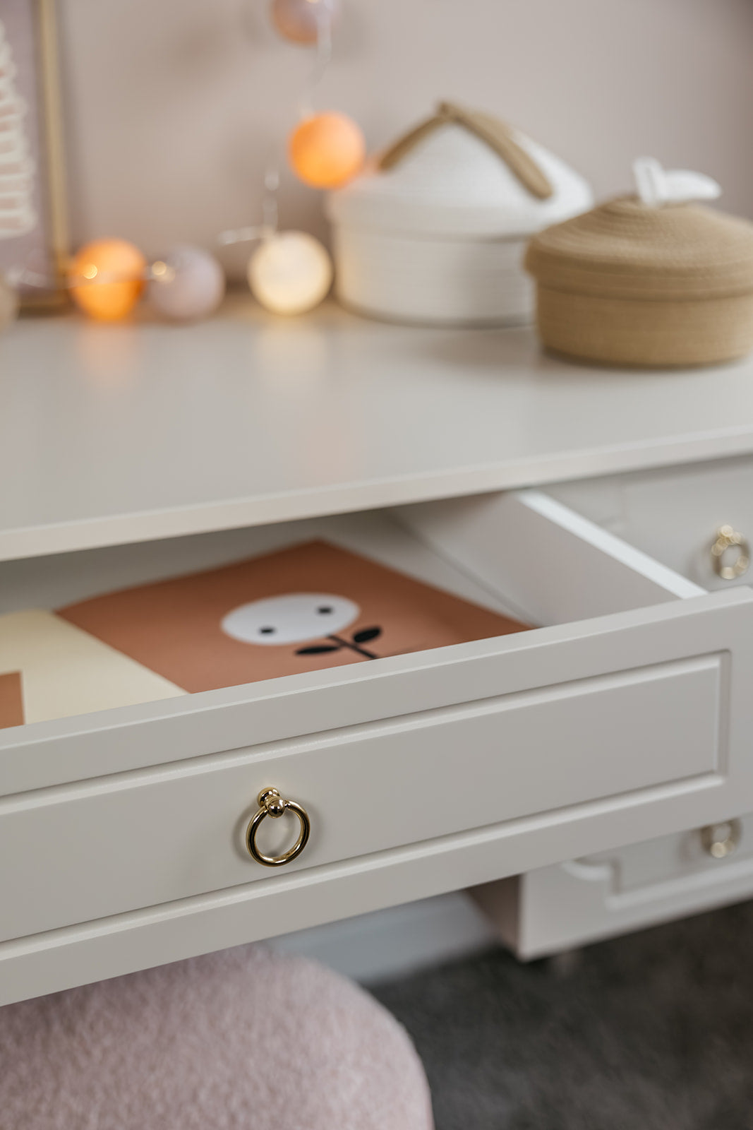 Royal latte desk
