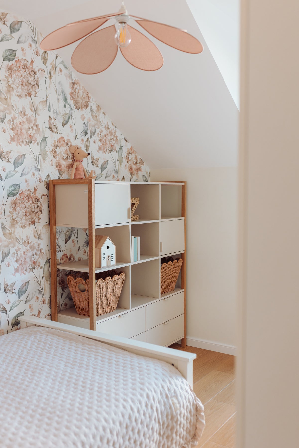Regal Versa Wide – ein modernes Regal für Kinder- und Jugendzimmer
