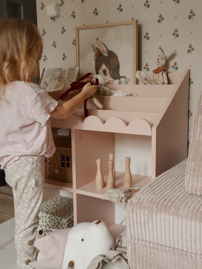 Kącik Montessori w domu – czyli jak stworzyć przestrzeń wspierającą rozwój dziecka