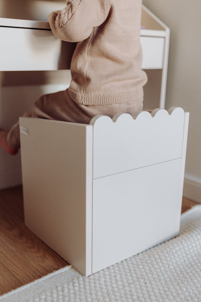 Zestaw dziecięcy Book Nook latte – biurko Montessori z dwoma krzesełkami