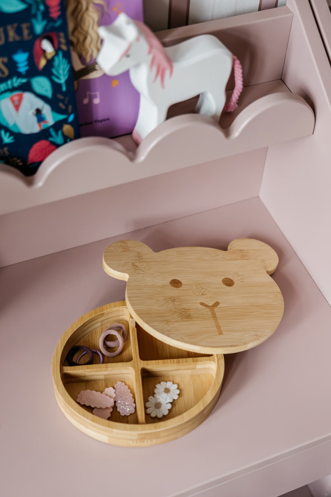 Zestaw dziecięcy Book Nook vintage rose – biurko Montessori z dwoma krzesełkami