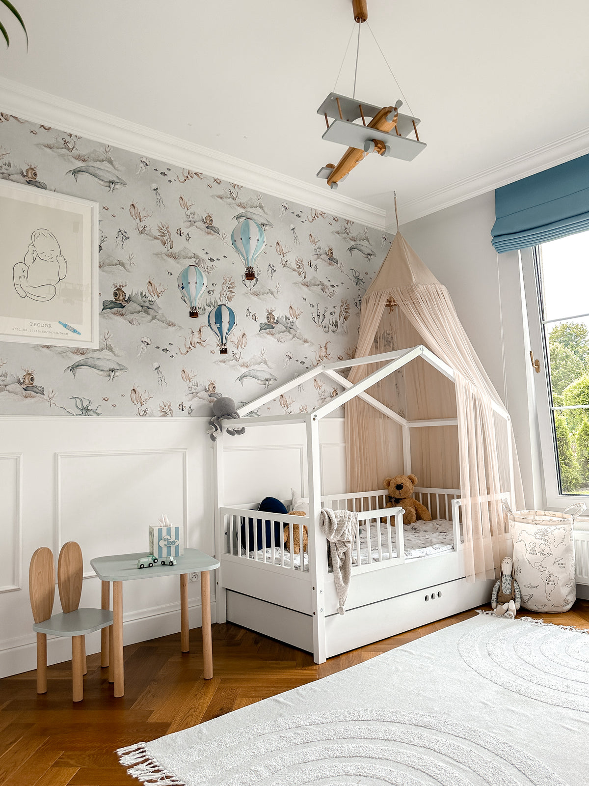 Zestaw Dream Nest snow łóżko domek 80x160 z barierkami i szufladą